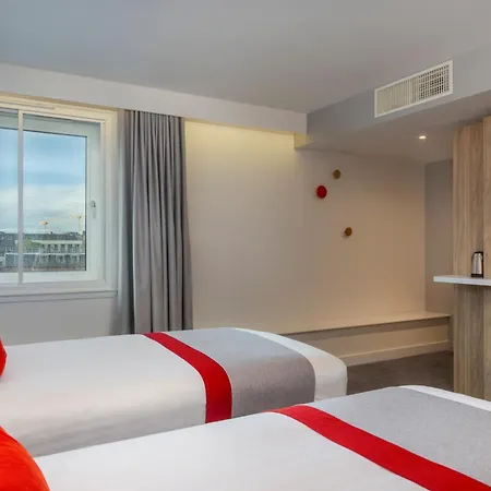 Express Centre By Ihg Hotel 3*