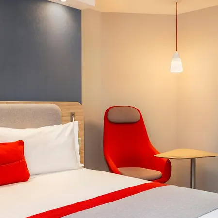 Express Centre By Ihg Hotel 3*