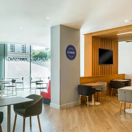 Express Centre By Ihg Hotel 3*