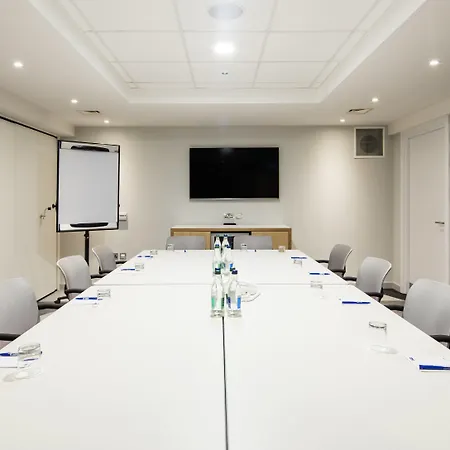 Express Centre By Ihg 3*