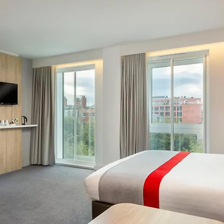 Hotel Express Centre By Ihg