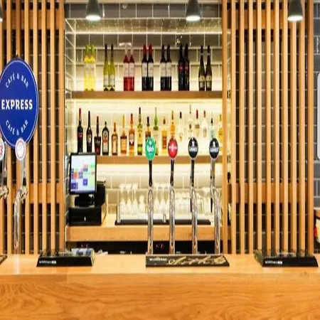 Express Centre By Ihg Hotel 3*