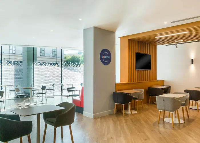 Express Centre By Ihg Hotel 3*