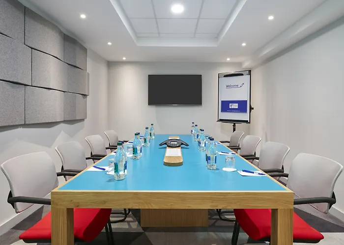 Отель Express Centre By Ihg 3*