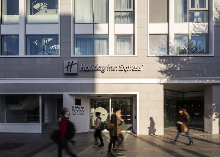 Express Centre By Ihg Hotel 3*