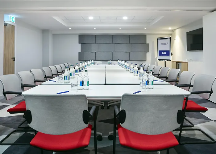 Express Centre By Ihg Hotel 3*