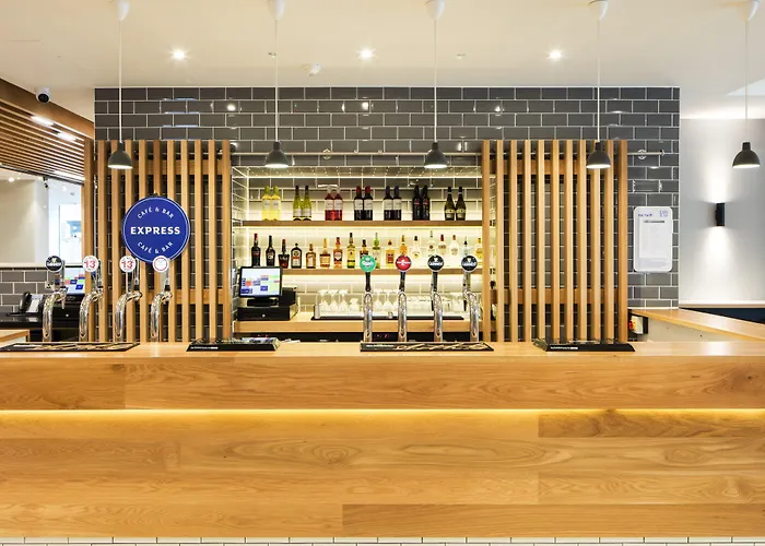 Hotel Express Centre By Ihg 3*